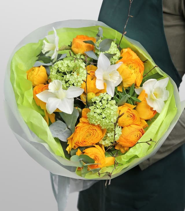 Букет из Ранункулюсов и Нарциссов «Солнечные блики» Букет из Ранункулюсов и Нарциссов «Солнечные блики»