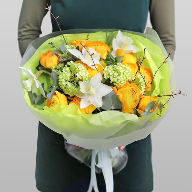 Букет из Ранункулюсов и Нарциссов «Солнечные блики» Букет из Ранункулюсов и Нарциссов «Солнечные блики»
