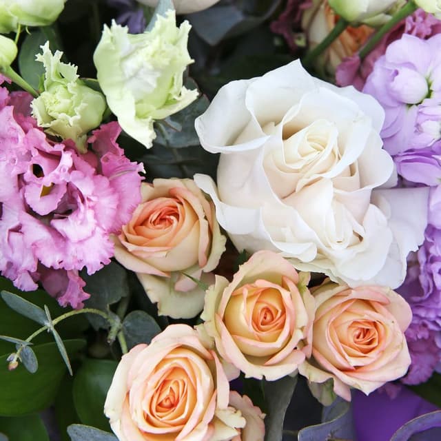 Букет из Роз, Эустомы и Маттиолы «Палитра чувств» Букет из Роз, Эустомы и Маттиолы «Палитра чувств»