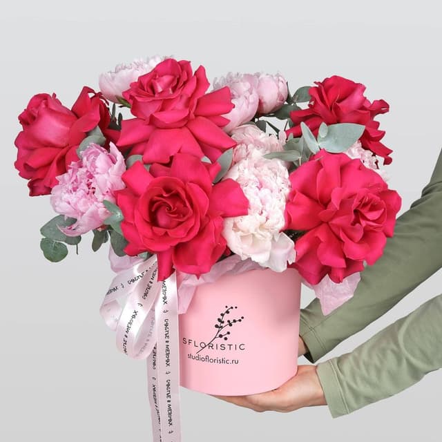 Композиция из Розы Эквадор и Пионов «Грезы Амура» Композиция из Розы Эквадор и Пионов «Грезы Амура»