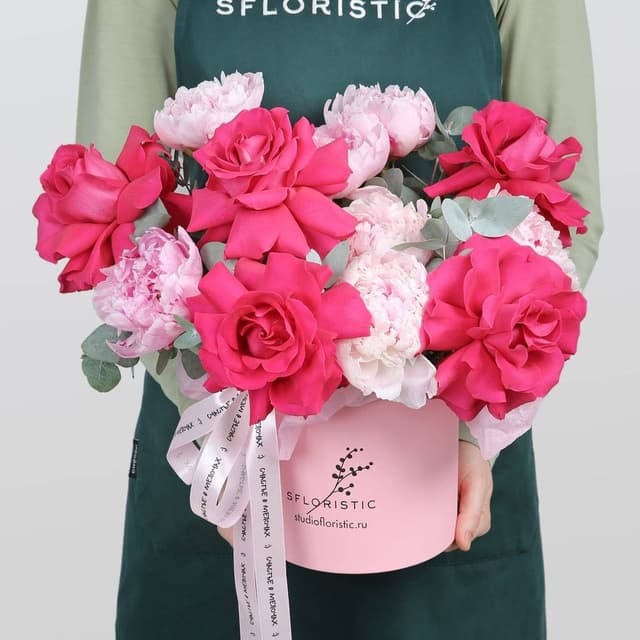 Композиция из Розы Эквадор и Пионов «Грезы Амура» Композиция из Розы Эквадор и Пионов «Грезы Амура»