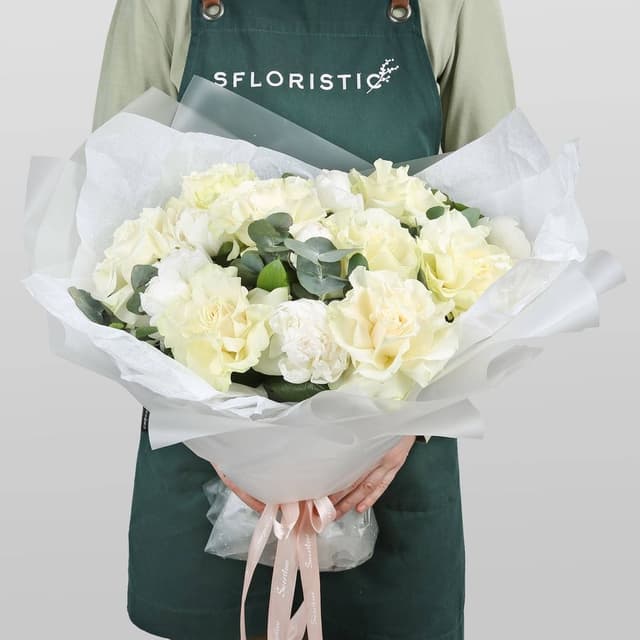 Букет из Пионов и Роз Эквадор «Сияние луны» Букет из Пионов и Роз Эквадор «Сияние луны»