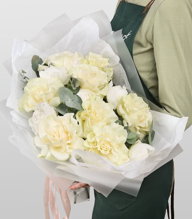 Букет из Пионов и Роз Эквадор «Сияние луны» Букет из Пионов и Роз Эквадор «Сияние луны»