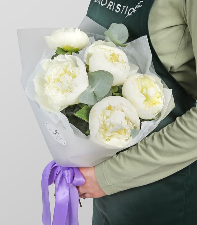 Букет из Пионов и Эвкалипта «Снежная звезда» Букет из Пионов и Эвкалипта «Снежная звезда»