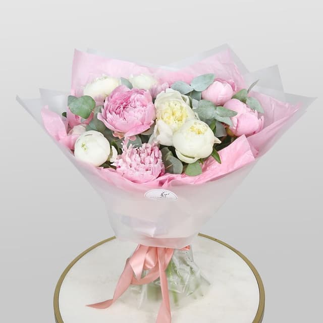 Букет из Пионов и Эвкалипта «Жемчужные переливы» Букет из Пионов и Эвкалипта «Жемчужные переливы»