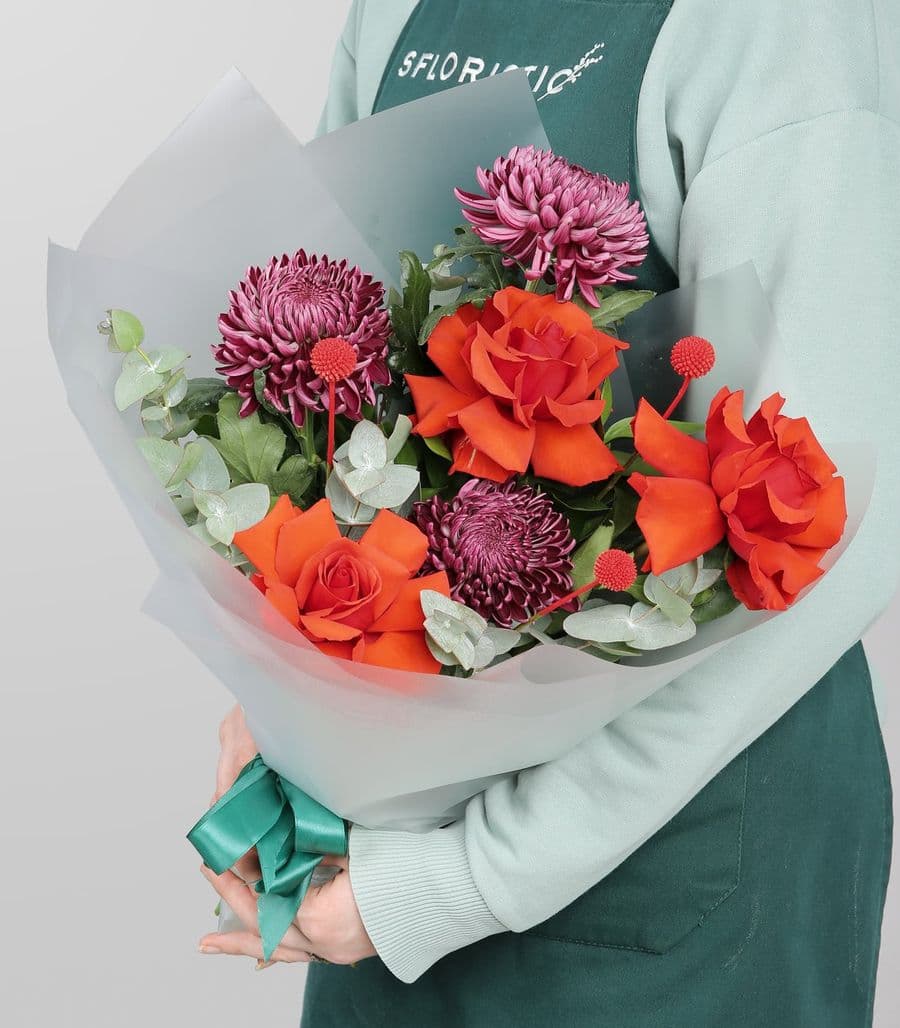 Букет из Роз Эквадор и Хризантем «Ночной Шарм»