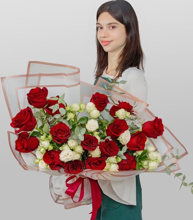 Букет из кустовых Роз и Роз Эквадор «Тайна вечности» Букет из кустовых Роз и Роз Эквадор «Тайна вечности»