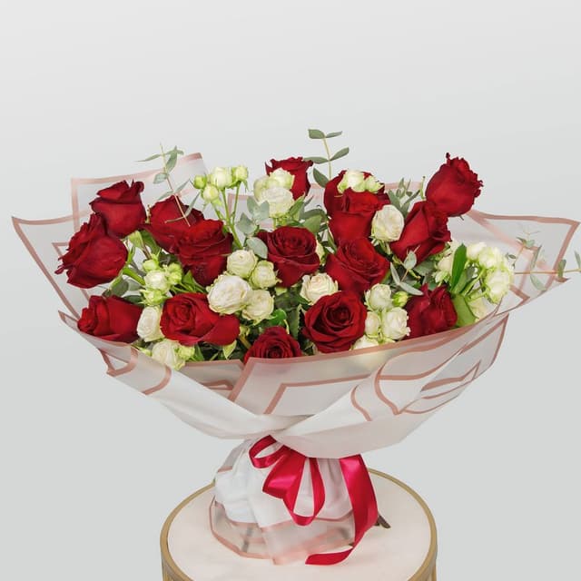 Букет из кустовых Роз и Роз Эквадор «Тайна вечности» Букет из кустовых Роз и Роз Эквадор «Тайна вечности»