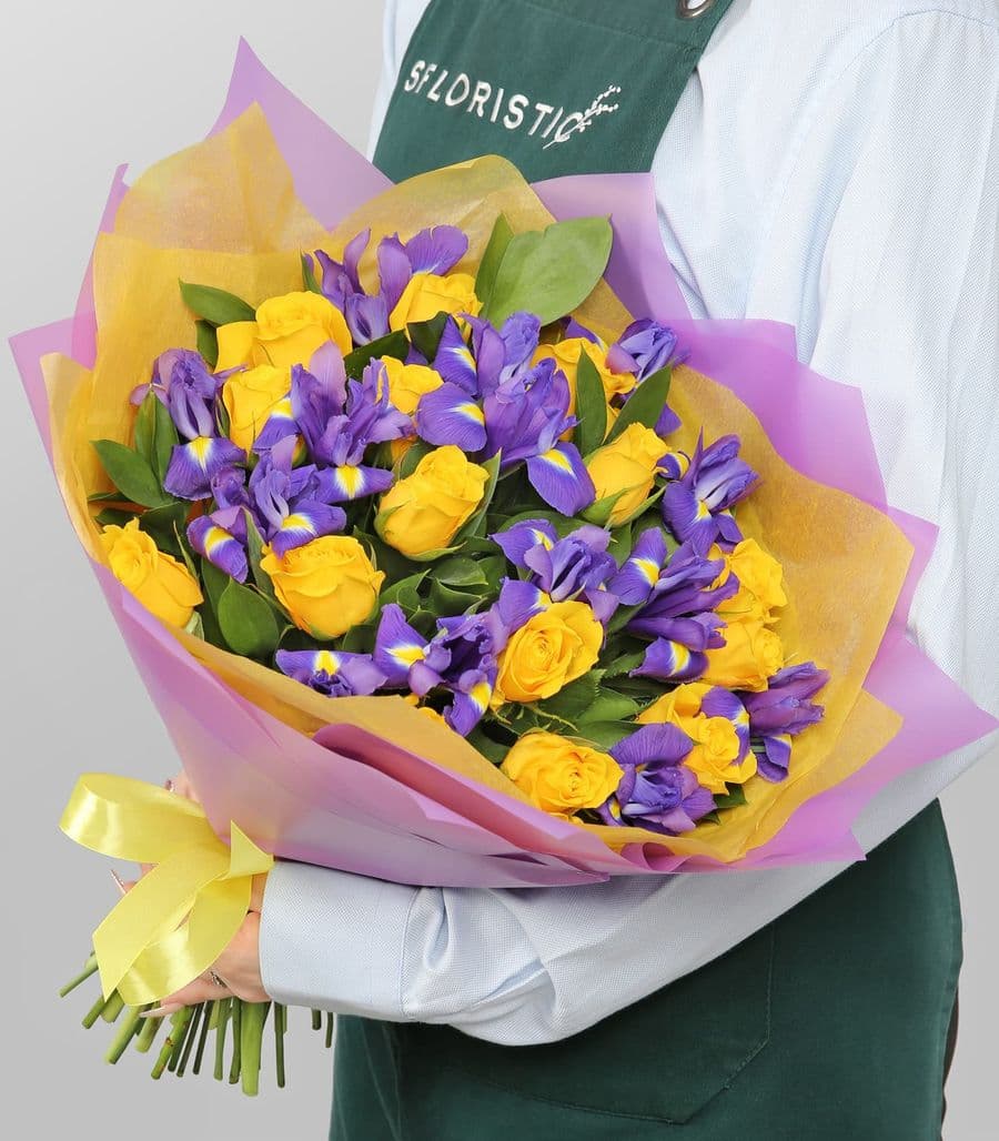 Букет Роз и Ирисов «Шепот природы»