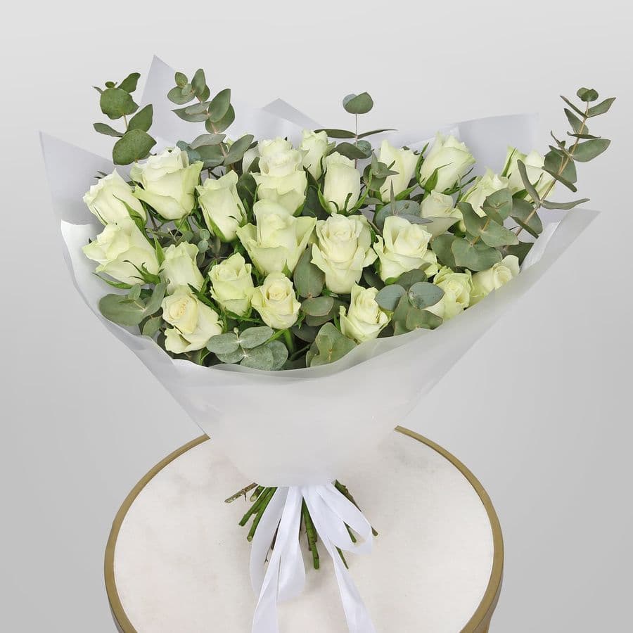 Букет Роз Кения 25 шт «Романс в розах» с эвкалиптом