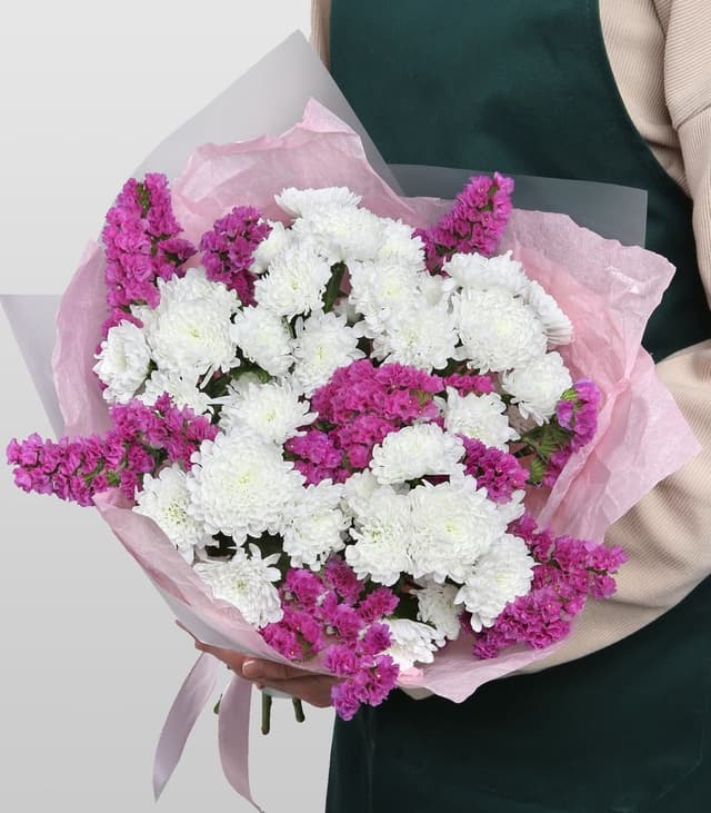 Букет из Хризантем и Статицы «Искра» Букет из Хризантем и Статицы «Искра»