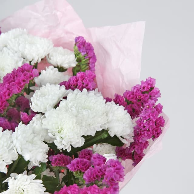 Букет из Хризантем и Статицы «Искра» Букет из Хризантем и Статицы «Искра»