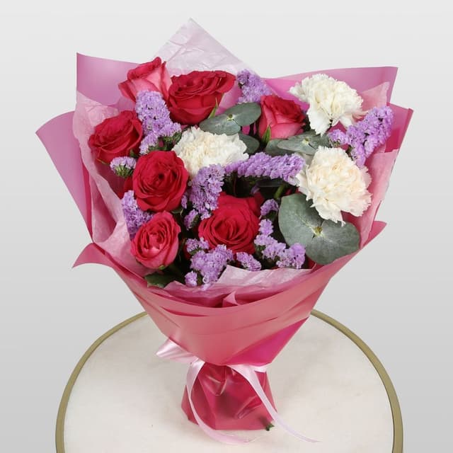 Букет из Роз и Диантуса «Секрет любви» Букет из Роз и Диантуса «Секрет любви»