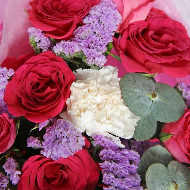 Букет из Роз и Диантуса «Секрет любви» Букет из Роз и Диантуса «Секрет любви»