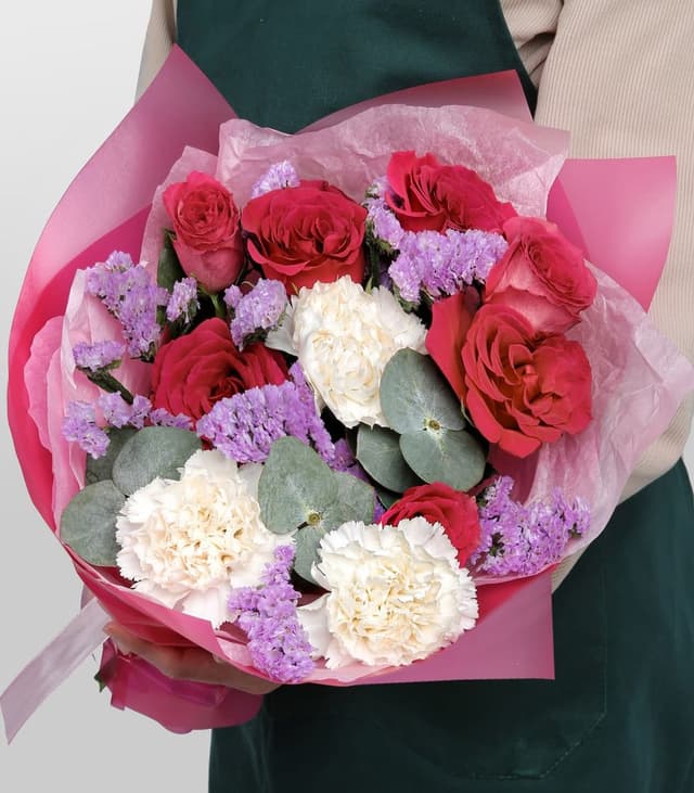 Букет из Роз и Диантуса «Секрет любви» Букет из Роз и Диантуса «Секрет любви»