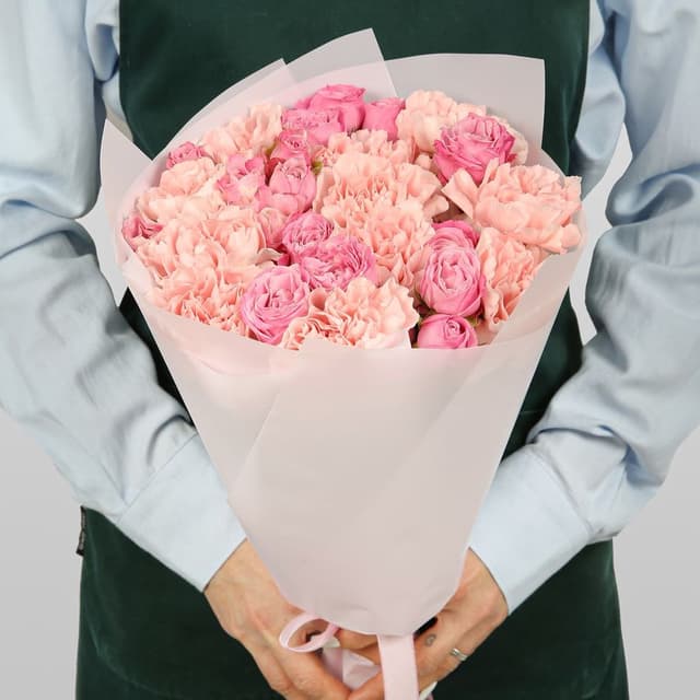 Букет из пионовидных Роз и Диантуса «Розовая нега» Букет из пионовидных Роз и Диантуса «Розовая нега»