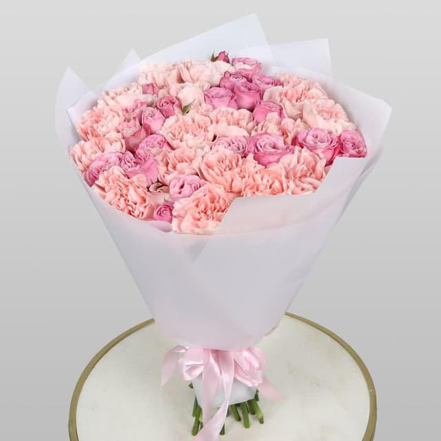 Букет из пионовидных Роз и Диантуса «Бархатное утро» Букет из пионовидных Роз и Диантуса «Бархатное утро»