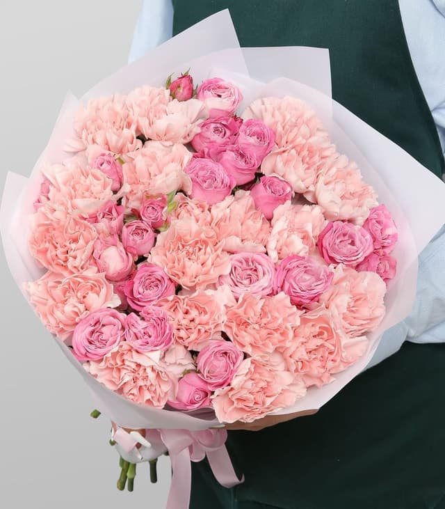 Букет из пионовидных Роз и Диантуса «Бархатное утро» Букет из пионовидных Роз и Диантуса «Бархатное утро»