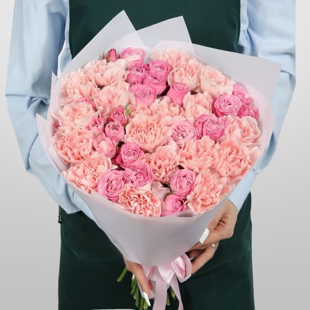 Букет из пионовидных Роз и Диантуса «Бархатное утро» Букет из пионовидных Роз и Диантуса «Бархатное утро»