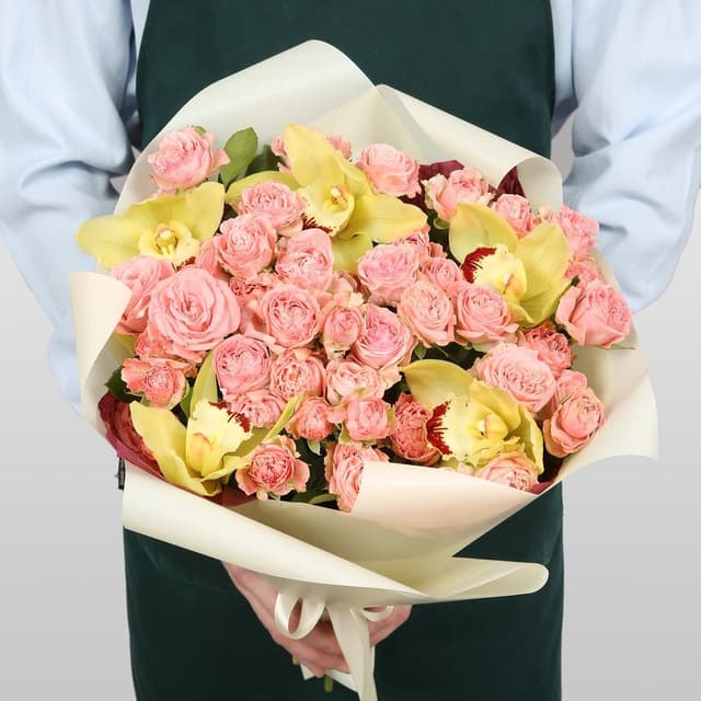 Букет из кустовых Роз и Орхидей «Тропический рассвет» Букет из кустовых Роз и Орхидей «Тропический рассвет»