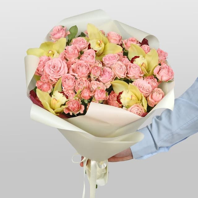 Букет из кустовых Роз и Орхидей «Тропический рассвет» Букет из кустовых Роз и Орхидей «Тропический рассвет»