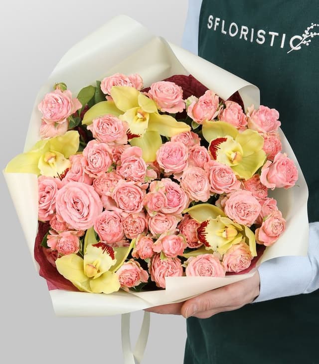 Букет из кустовых Роз и Орхидей «Тропический рассвет» Букет из кустовых Роз и Орхидей «Тропический рассвет»