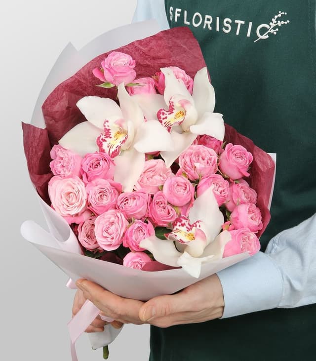 Букет из кустовых Роз и Орхидей «Сердце трепещет» Букет из кустовых Роз и Орхидей «Сердце трепещет»