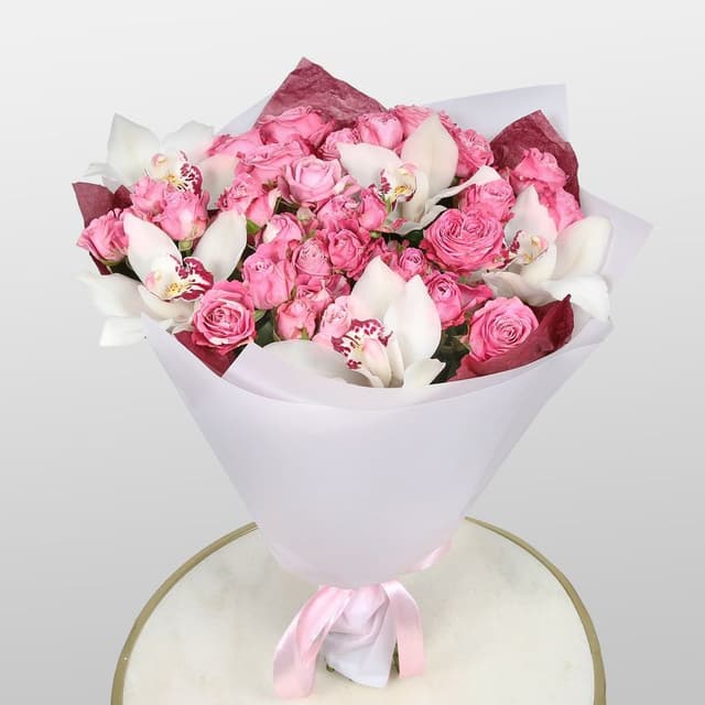 Букет из кустовых Роз и Орхидей «Цветочный романс» Букет из кустовых Роз и Орхидей «Цветочный романс»