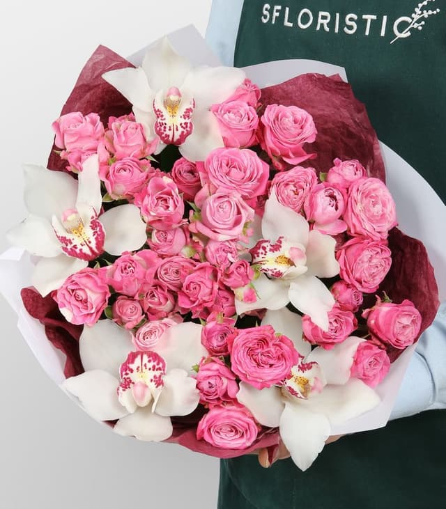 Букет из кустовых Роз и Орхидей «Цветочный романс» Букет из кустовых Роз и Орхидей «Цветочный романс»