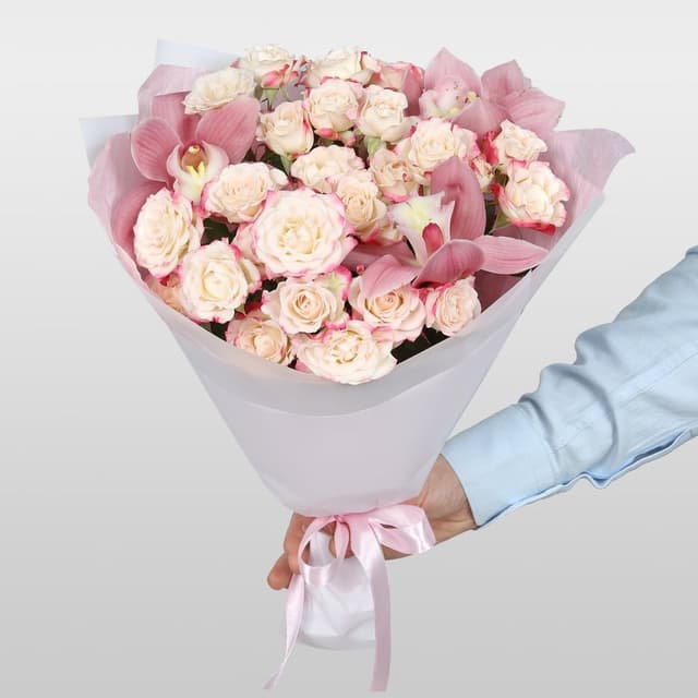 Букет из кустовых Роз и Орхидей «Нежные моменты» Букет из кустовых Роз и Орхидей «Нежные моменты»