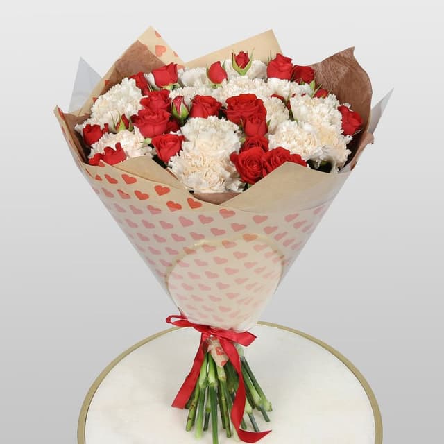 Букет из кустовых Роз и Диантуса «Трепет сердца» Букет из кустовых Роз и Диантуса «Трепет сердца»