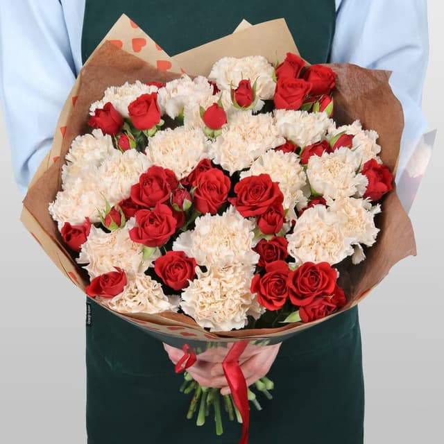 Букет из кустовых Роз и Диантуса «Трепет сердца» Букет из кустовых Роз и Диантуса «Трепет сердца»