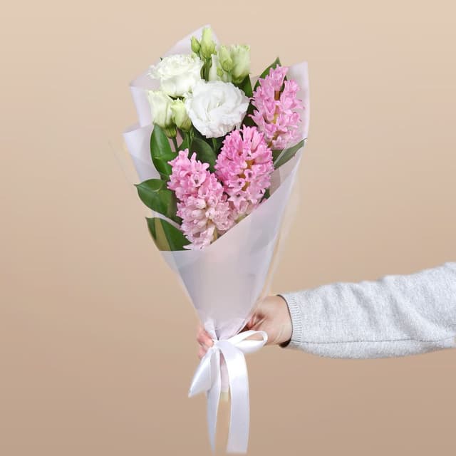 Букет из Гиацинтов и Эустомы «Свежесть чувств» Букет из Гиацинтов и Эустомы «Свежесть чувств»