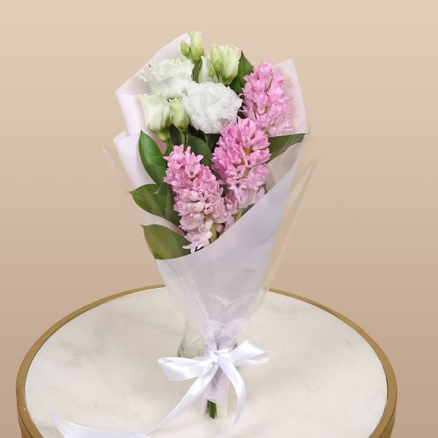 Букет из Гиацинтов и Эустомы «Свежесть чувств» Букет из Гиацинтов и Эустомы «Свежесть чувств»