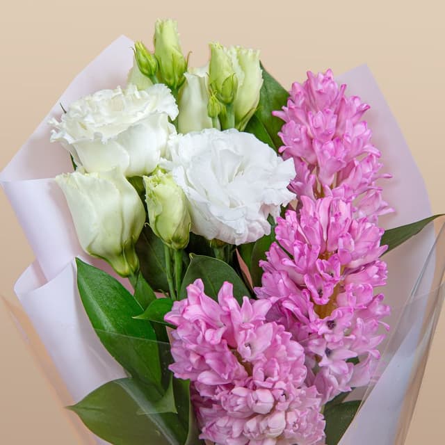 Букет из Гиацинтов и Эустомы «Свежесть чувств» Букет из Гиацинтов и Эустомы «Свежесть чувств»