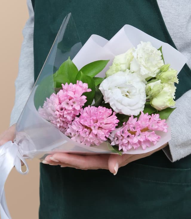 Букет из Гиацинтов и Эустомы «Свежесть чувств» Букет из Гиацинтов и Эустомы «Свежесть чувств»