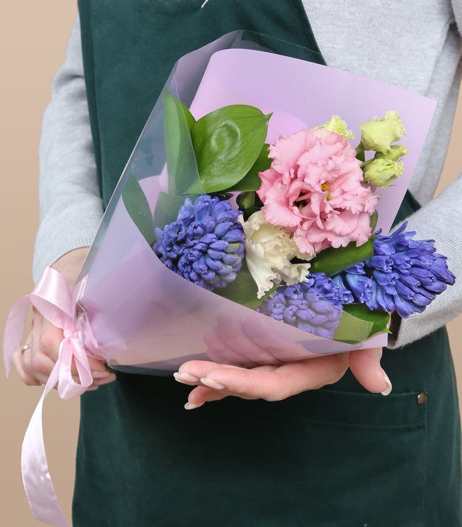 Букет из Гиацинтов и Эустомы «Тепло души»