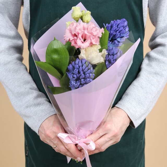 Букет из Гиацинтов и Эустомы «Тепло души» Букет из Гиацинтов и Эустомы «Тепло души»