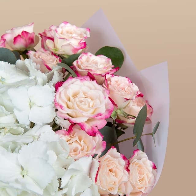 Букет из кустовой Розы и Гортензии «Мечты о нежности» Букет из кустовой Розы и Гортензии «Мечты о нежности»