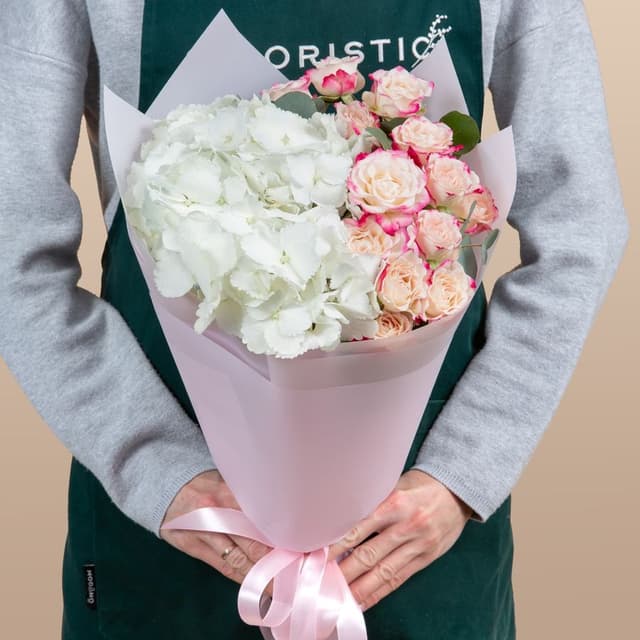 Букет из кустовой Розы и Гортензии «Мечты о нежности» Букет из кустовой Розы и Гортензии «Мечты о нежности»