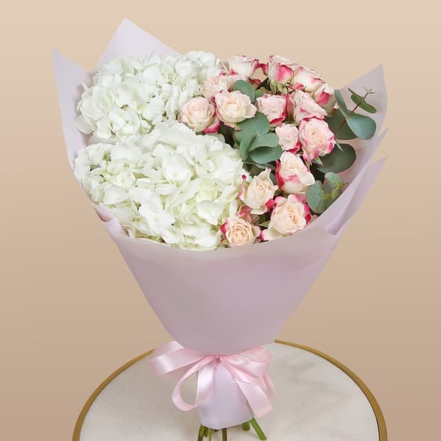 Букет из кустовой Розы и Гортензии «Сладкий восторг» Букет из кустовой Розы и Гортензии «Сладкий восторг»
