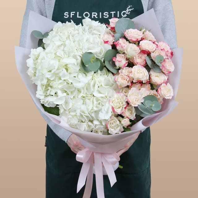 Букет из кустовой Розы и Гортензии «Признание в чувствах» Букет из кустовой Розы и Гортензии «Признание в чувствах»