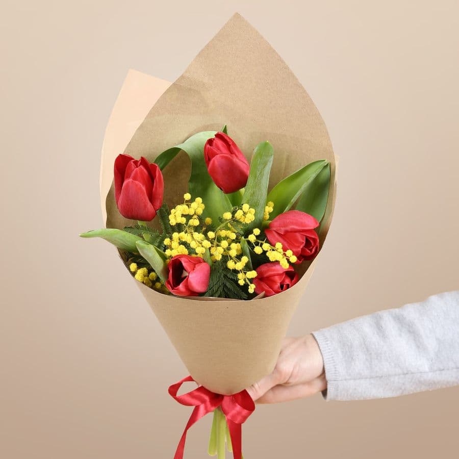 Букет из Тюльпанов и Мимозы «Весенний привет»
