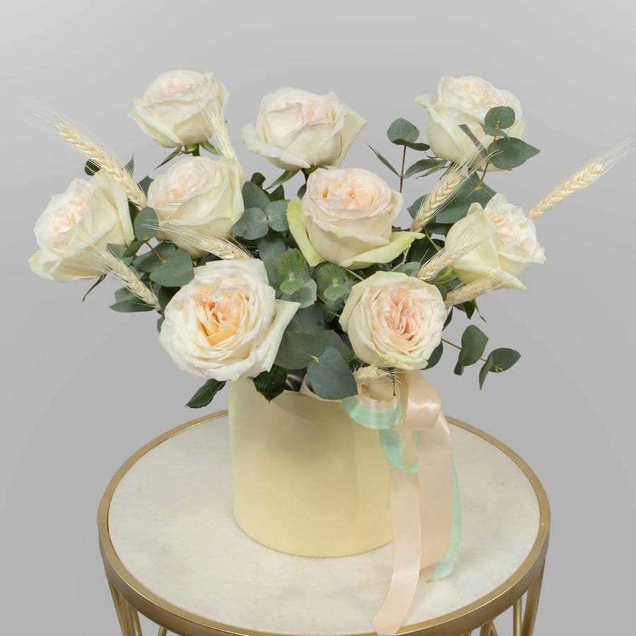 Композиция из Роз в шляпной коробке «Дыхание лета»