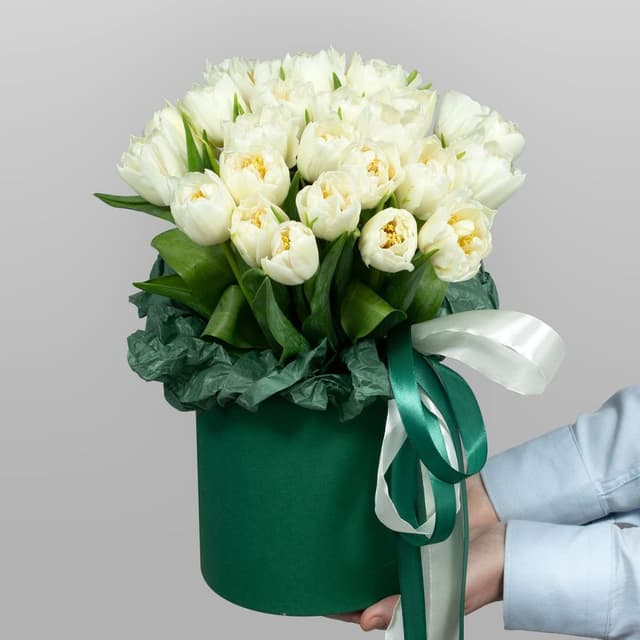 Композиция из Пионовидных Тюльпанов в шляпной коробке «Утро в саду» Композиция из Пионовидных Тюльпанов в шляпной коробке «Утро в саду»