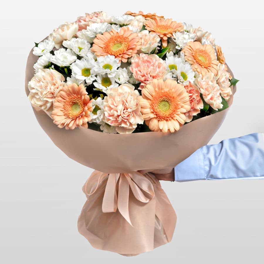 Букет из Гермини, Гвоздик и Хризантем «Персиковое Утро»