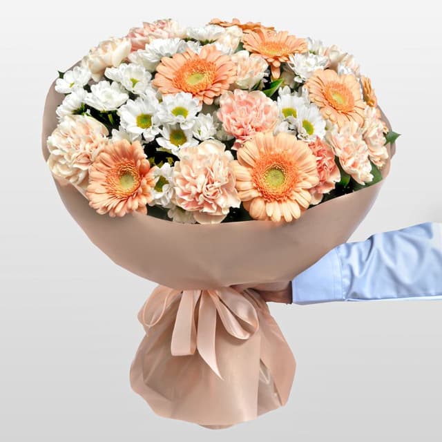 Букет из Гермини, Гвоздик и Хризантем «Персиковое Утро» Букет из Гермини, Гвоздик и Хризантем «Персиковое Утро»