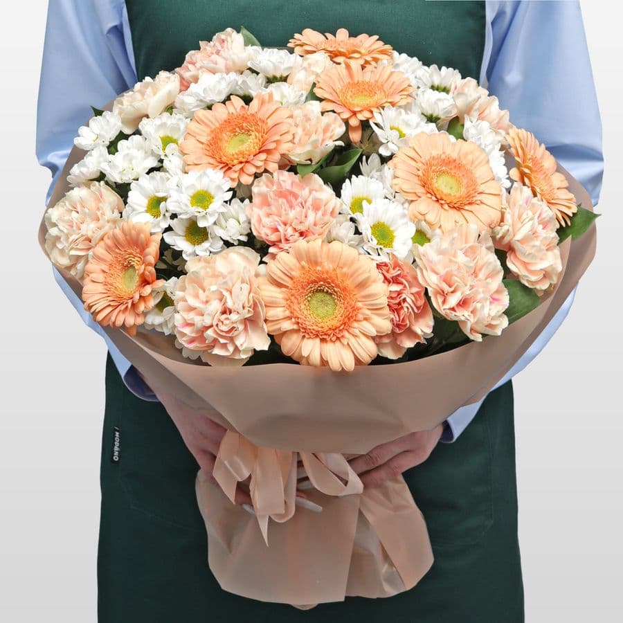 Букет из Гермини, Гвоздик и Хризантем «Персиковое Утро»