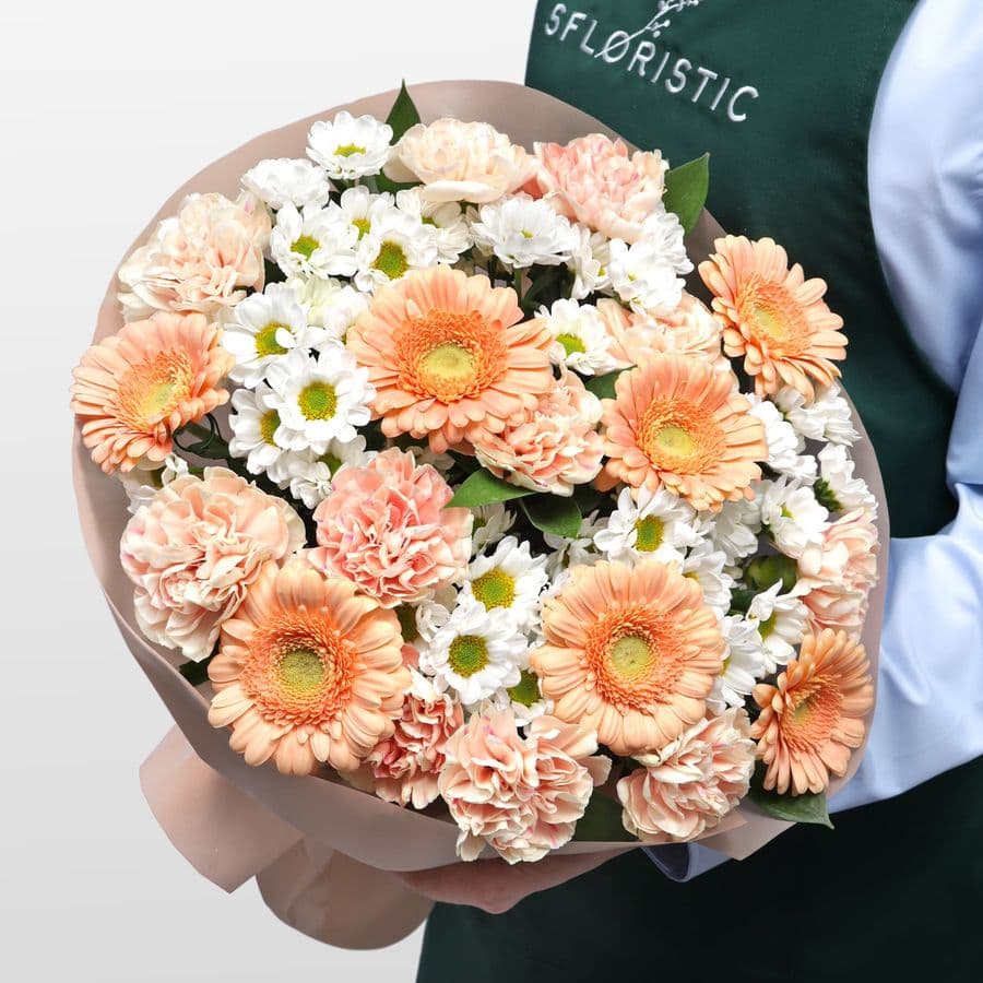 Букет из Гермини, Гвоздик и Хризантем «Персиковое Утро»