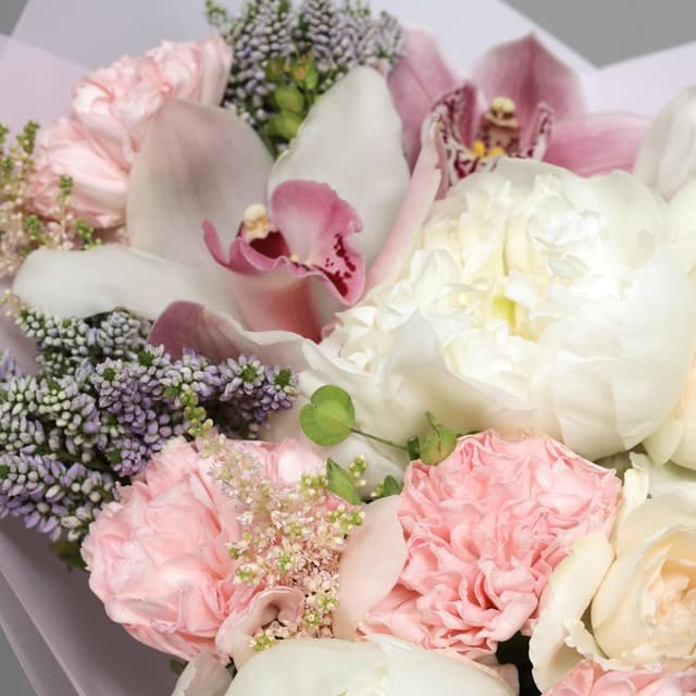 Букет из Гвоздик, Пионов, Вероники и Кустовых Роз «Свет Розовой Луны» Букет из Гвоздик, Пионов, Вероники и Кустовых Роз «Свет Розовой Луны»